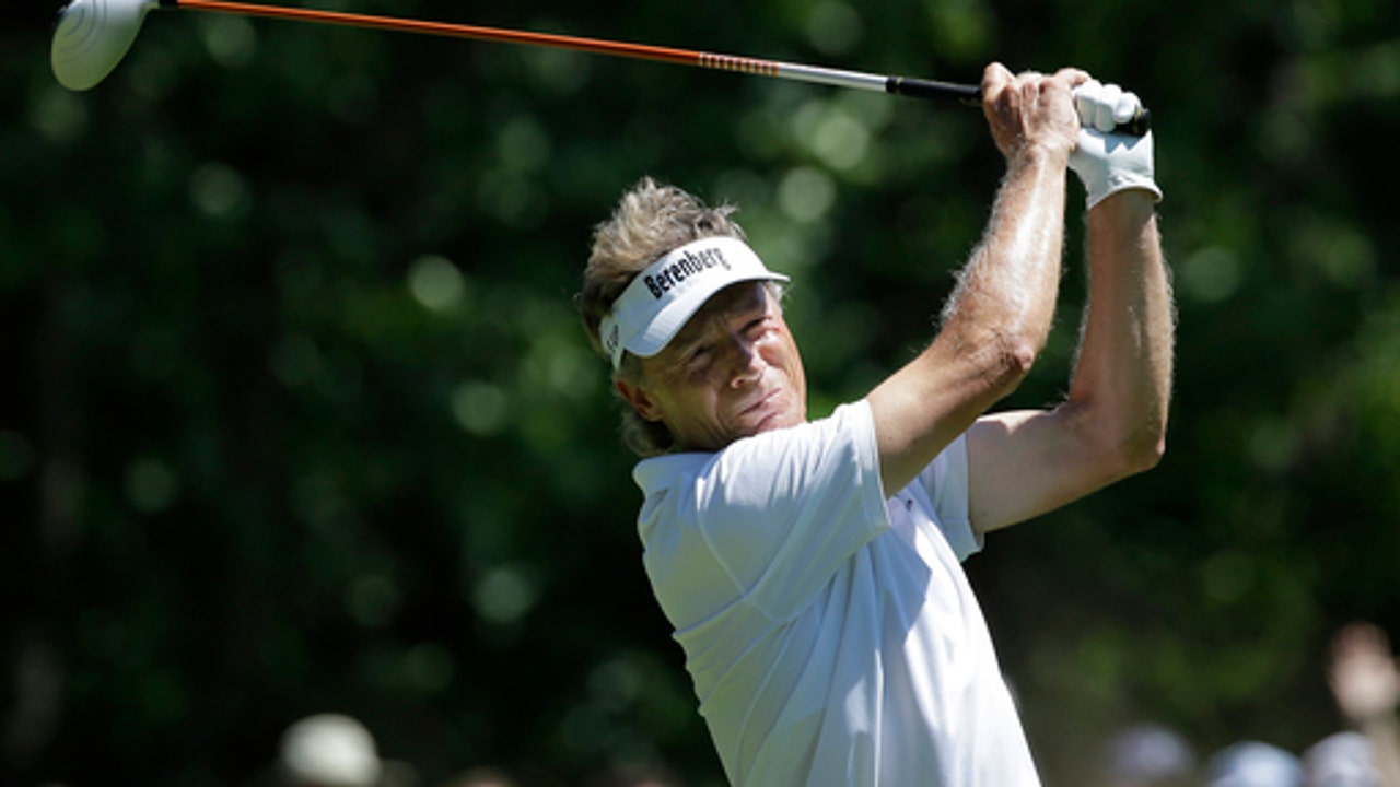 Langer shares lead at rainy, windy Senior British Open (Jul 28, 2017)
